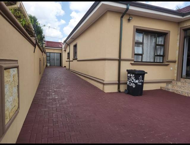 3 BEDROOM HOUSE FOR SALE IN KENSINGTON